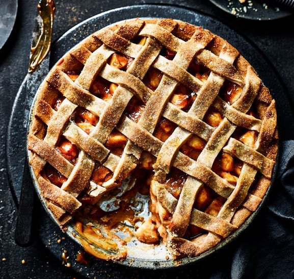 Закрытый пирог с ягодами - идеальный летний десерт, рецепты с фото